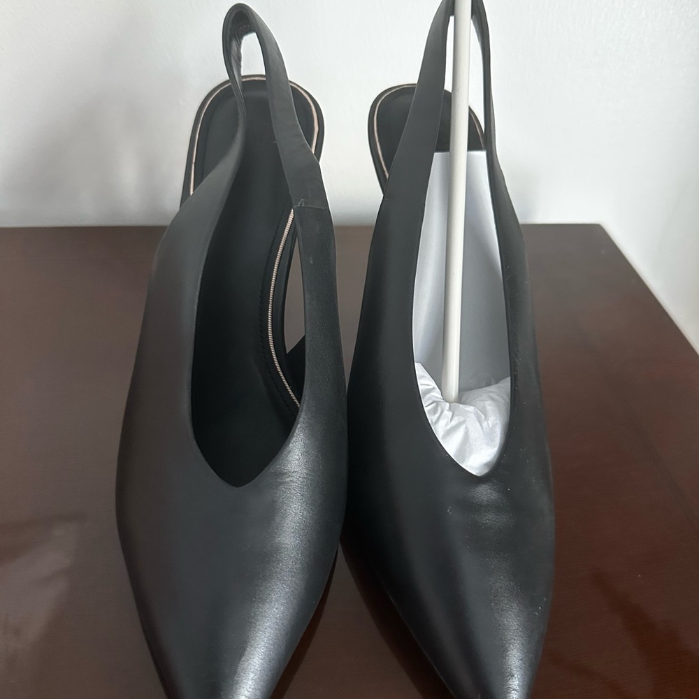 Black Slingback Heels with Pointed Toe and Moderate Heel